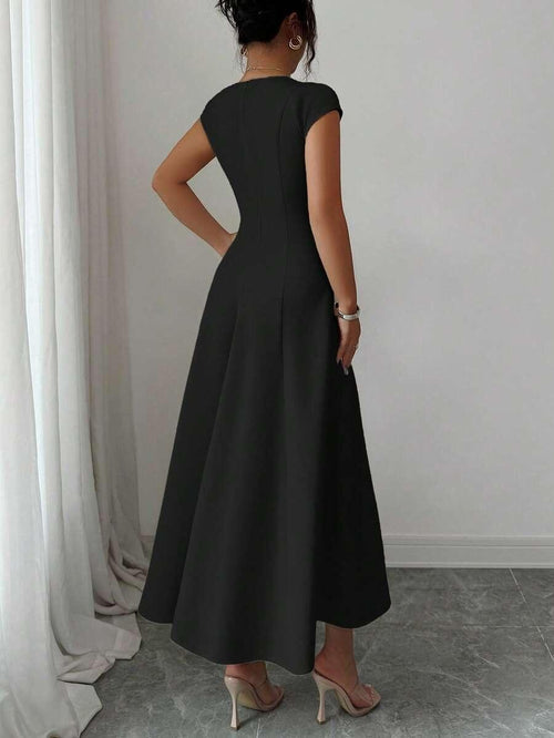 'Romi' Dress | Timeless elegance in a perfect midi cut